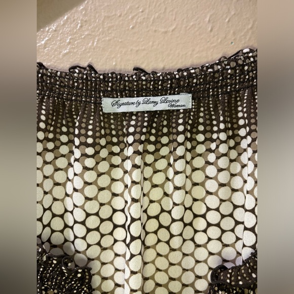 Signature by Larry Levine Woman, brown and white ruffled blouse. Size 1x. - Picture 3 of 9